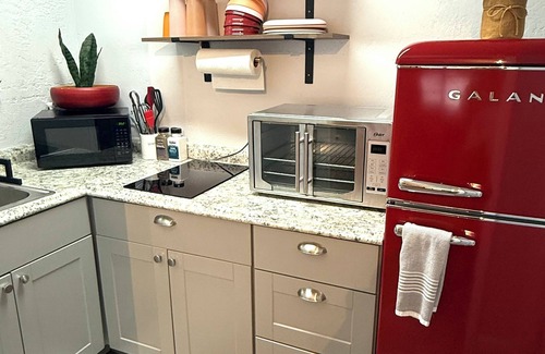 North Mountain Apartment | CUTE DOG FRIENDLY STUDIO