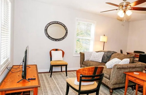 Lincolnton House | Cute Downtown Cottage in Lincolnton