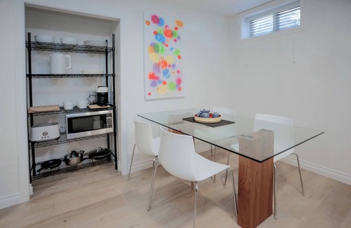 Kerrisdale House | Cute Executive Basement Suite