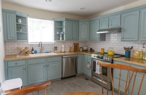 Crestline Heights House | Cute Family House - Close to everything,10 minutes to downtown BHM!