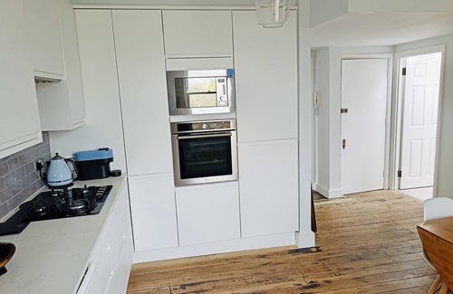 Battersea Apartment | Cute Flat in Clapham Old Town