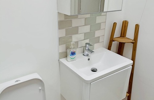Battersea Apartment | Cute Flat in Clapham Old Town