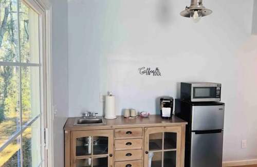 Moss Apartment | Cute little apt. Safe charming quiet setting.