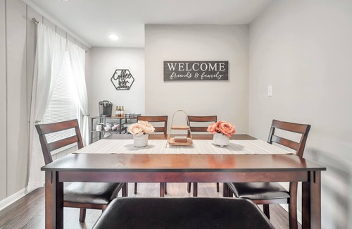 Murfreesboro House | Cute Modern Townhouse Close to MTSU, Parks & Downtown: Large Master & Coffee Bar