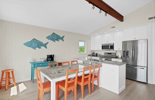 Surf City Cottage | Cute Oceanfront Beach Cottage- 3 bedrooms Surf City