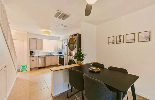 Iona Condo | Cute remodeled condo just minutes from Sanibel Bunche Beach and Fort Myers Beach