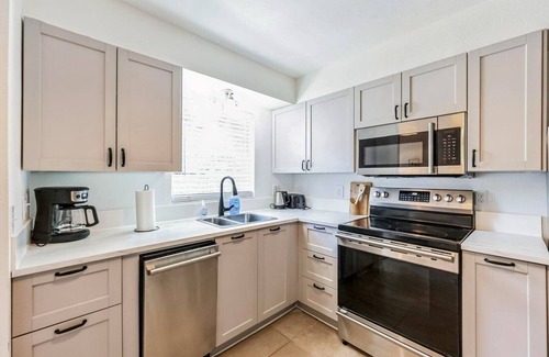 Iona Condo | Cute remodeled condo just minutes from Sanibel Bunche Beach and Fort Myers Beach