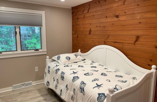 Pocasset House | Cute Renovated 4 Bedroom Home just a short walk to the association beach