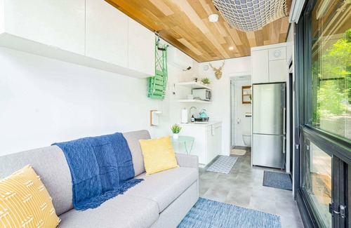 Rileyville Apartment | Cute Riverside Cabin w Hot Tub, Fire Pit, & Kayaks