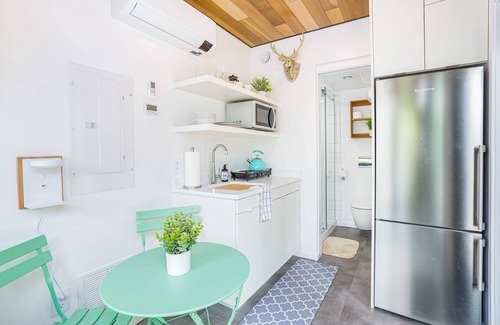 Rileyville Apartment | Cute Riverside Cabin w Hot Tub, Fire Pit, & Kayaks