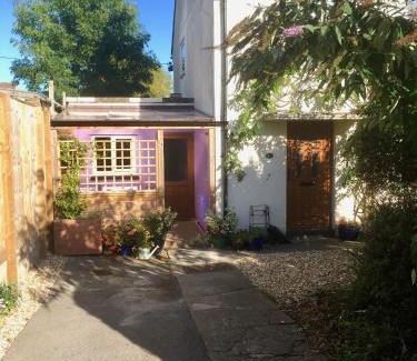 Glastonbury Apartment | Cute self-contained guest room with ensuite and private decked porch in Glastonbury