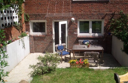 Warnemuende Apartment | Cute, small apartment with a terrace just 50 meters from the beach - with parking!