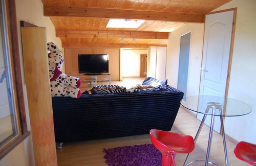 Cessenaz Apartment | Cute Studio on 4th and top floor in QUIET location near ANNECY lake