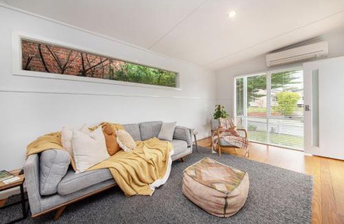 Rosebud House | Cutest Cottage on Fourth walk to the Beach