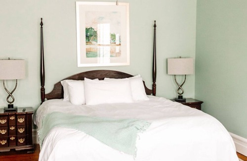 Edenton Bed & Breakfast | Cutlass Room - Captain's Quarters Inn, Downtown Historic Edenton
