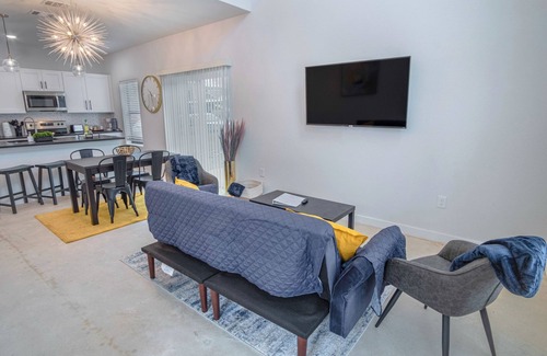 Denver Heights Apartment | Cutting-edge Elegant 3BR 2.5ba Home Near Downtown!