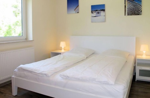 Wremen Apartment | Cuxland Ferienpark by Interhome