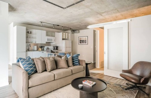 Downtown Minneapolis Apartment | CW Studio Sky Lounge Rooftop Pool Gym X