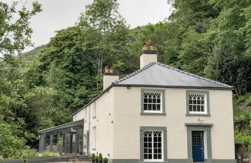 Acrefair House | Cwmalis Hall