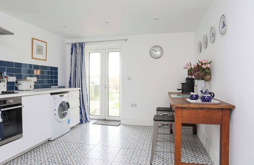 Dwyran House | CWRT, pet friendly, with open fire in Niwbwrch (Newborough)
