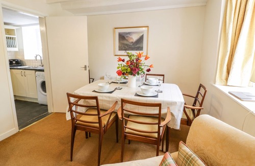 Borth-y-Gest Cottage | CWRT YR HARBWR, pet friendly, character holiday cottage in Porthmadog