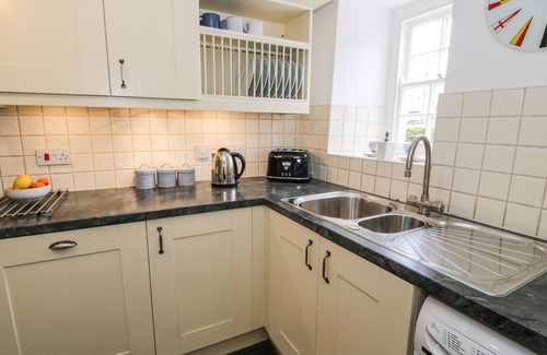 Borth-y-Gest Cottage | CWRT YR HARBWR, pet friendly, character holiday cottage in Porthmadog