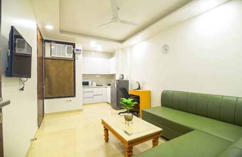 DLF City Apartment | Cyber retreat 1Bhk with Gym and balcony