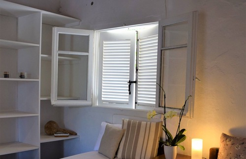 Nea Cryssi Akti House | Cycladic Countryside Cottage Apartment in Paros