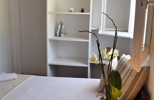 Nea Cryssi Akti House | Cycladic Countryside Cottage Apartment in Paros