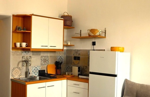 Milos House | Cycladic Home with a view - 2 min walk from the beach!