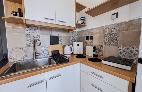 Milos House | Cycladic Home with a view - 2 min walk from the beach!