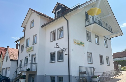 Pleinfeld Apartment | Cyclist-friendly apartment (42 sqm) with west-facing balcony and separate kitchen