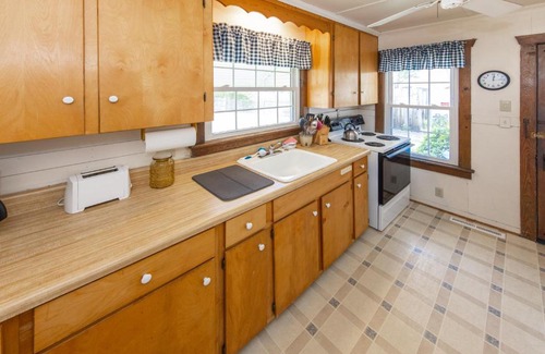 Northeast Virginia Beach House | Cypress Cottage - North End VB
