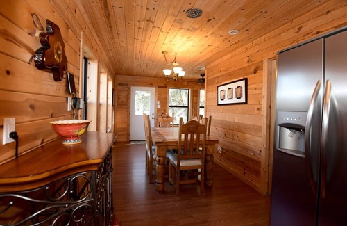 Utopia Cabin | Cypress Hollow Family Cabin