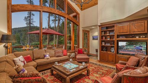 The Highlands House | Cypress Mountain Chalet