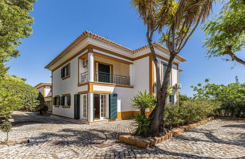 Correeira Apartment | Cypress Villa