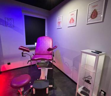 Chorzow Apartment | Czerwone Drzwi BDSM lovers Apartament dla Par