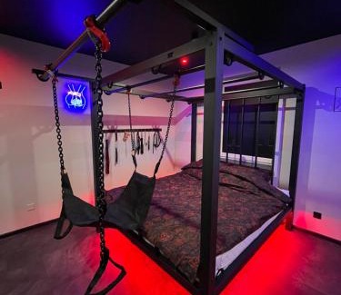 Chorzow Apartment | Czerwone Drzwi BDSM lovers Apartament dla Par