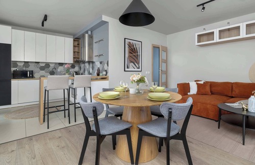 Czyzyny Apartment | Dąbrowska 15C | Krakow | Spacious Apartment | Parking