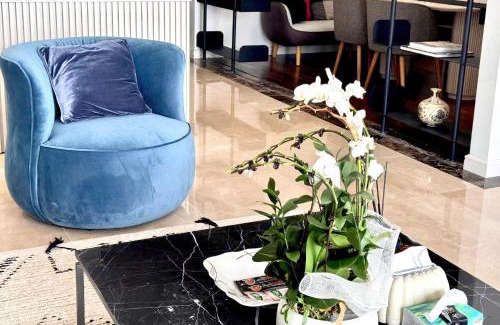 Quang An Apartment | D Le Roi Soleil Premium Suites