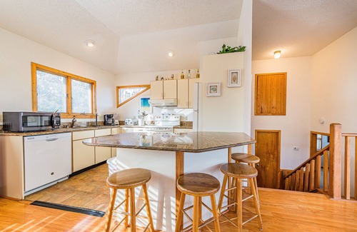 Tuckahoe House | D0236 Aylesbury. Oceanside Home in Duck, Community Pool, WiFi, Sunday Turn