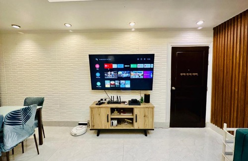 South Triangle Apartment | D2 of 2: 53-Sqm 1-Bedroom Condo