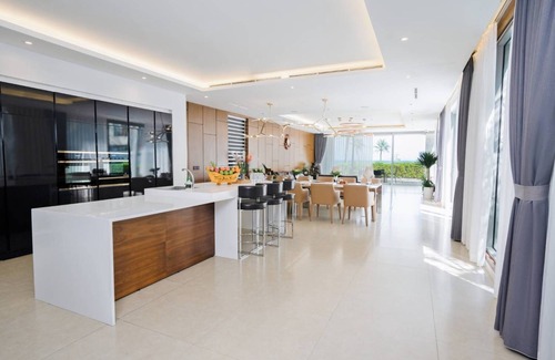 Ngu Hanh Son Villa | Da Nang Group-Friendly Beachfront Villa with Private Pool