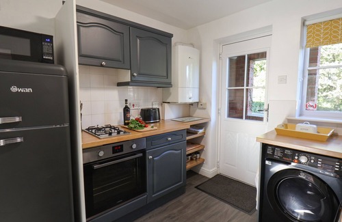 Ruswarp Cottage | DABBLING DUCKS, family friendly, with a garden in Ruswarp