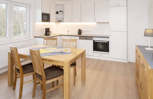 Langeoog Apartment | Dachgeschoßwohnung "o2" im Ferienhaus Otten in Ruhiger Randlage des Inseldorfes