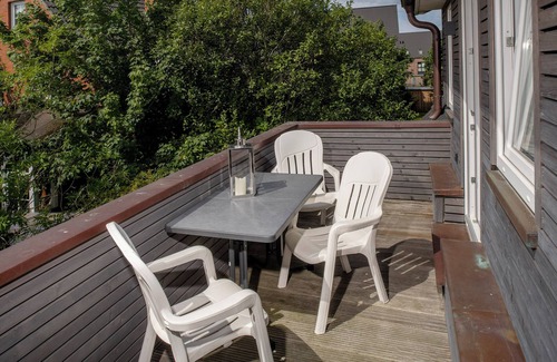 Langeoog Apartment | Dachgeschoßwohnung "o2" im Ferienhaus Otten in Ruhiger Randlage des Inseldorfes