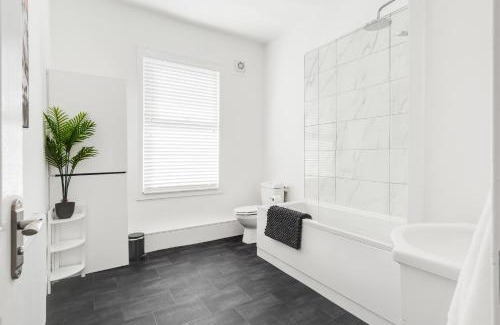 Everton Apartment | DACY LODGE, Anfield - Strictly NO Parties