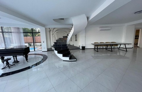 Vake-Saburtalo Villa | Dadus place