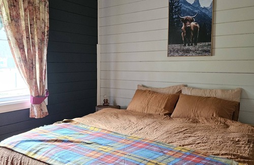 Martinsville Cottage | Dael's Mill - Old world charm, BYO Horse