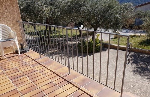 Greoux-les-Bains Apartment | Dahlia Lou Cigaloun Ana Location